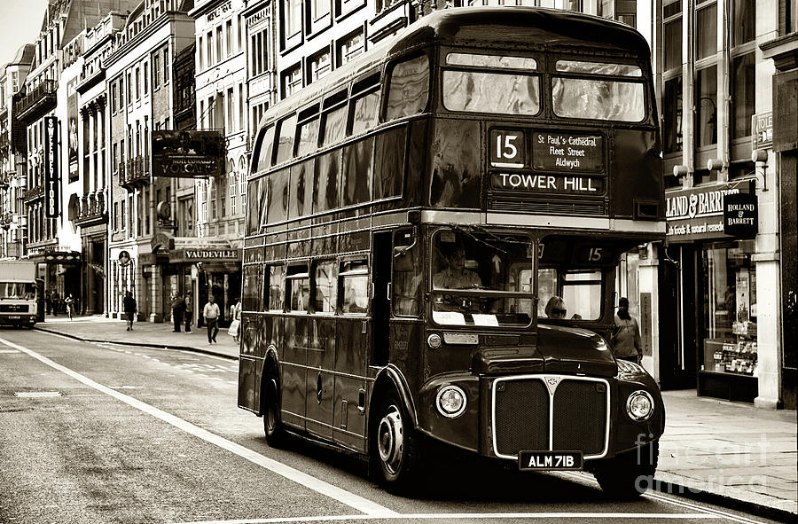 15 Tower Hill Double-Decker Bus London Photograph by John Rizzuto