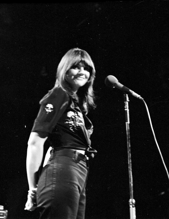 Photo Of Linda Ronstadt #16 Photograph by Michael Ochs Archives - Fine ...