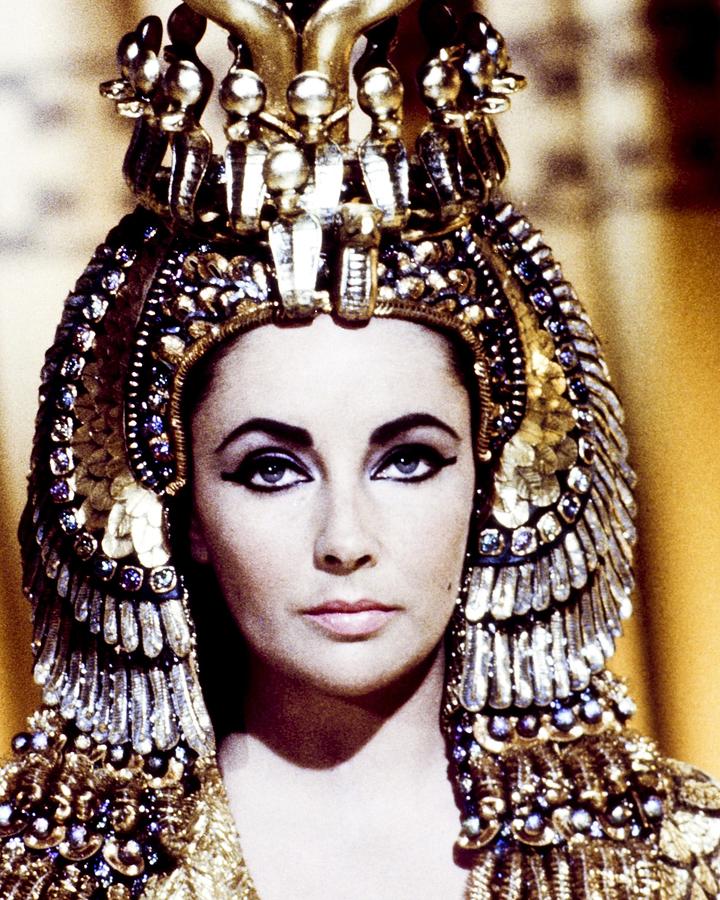 Portrait Of Elizabeth Taylor Photograph By Globe Photos - Fine Art America