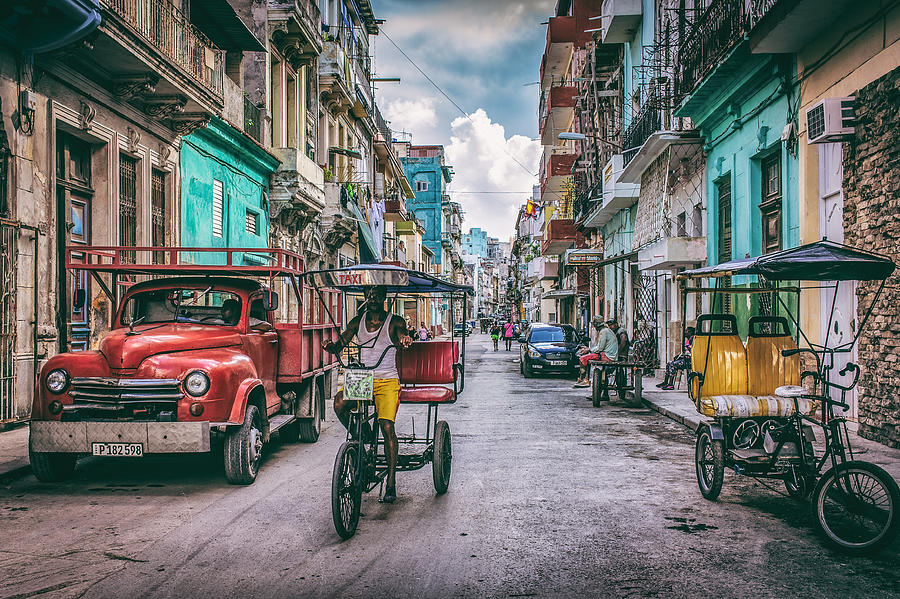 Habana Street Photograph by Koji Morishige - Fine Art America