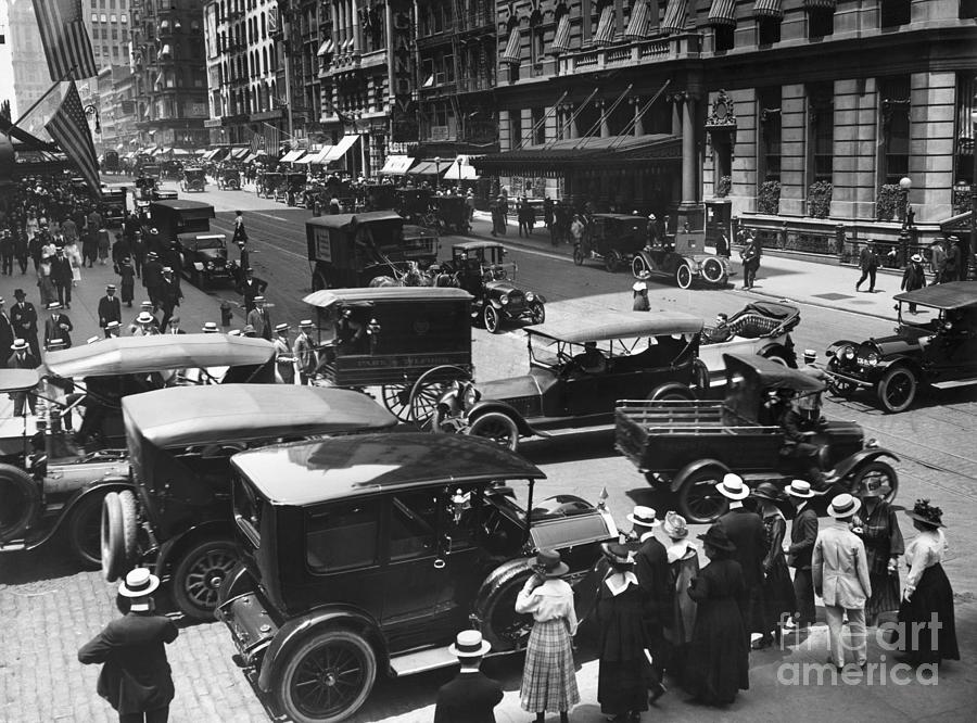 1917 Traffic Jam Photograph by Bettmann
