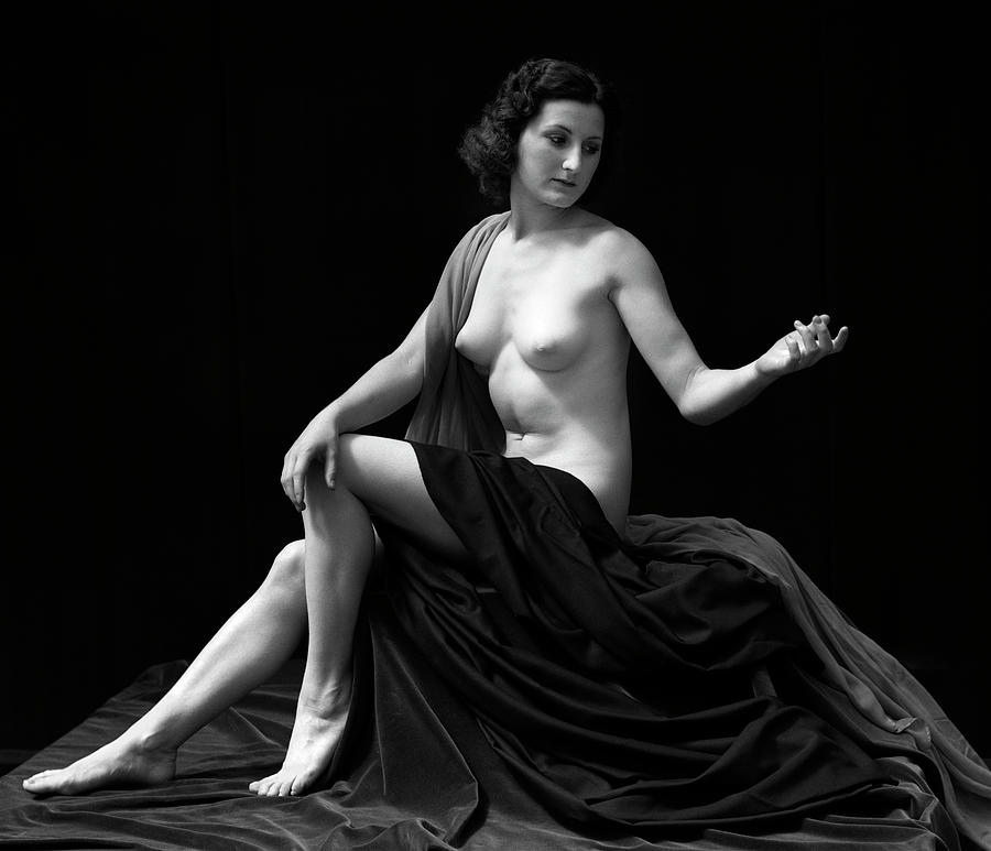 900px x 773px - 1920s Nude Woman Sitting Classic Pose Photograph by Vintage Images - Fine  Art America