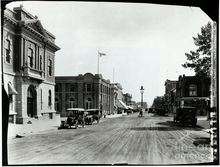1920s Street Scene Photograph by Bettmann