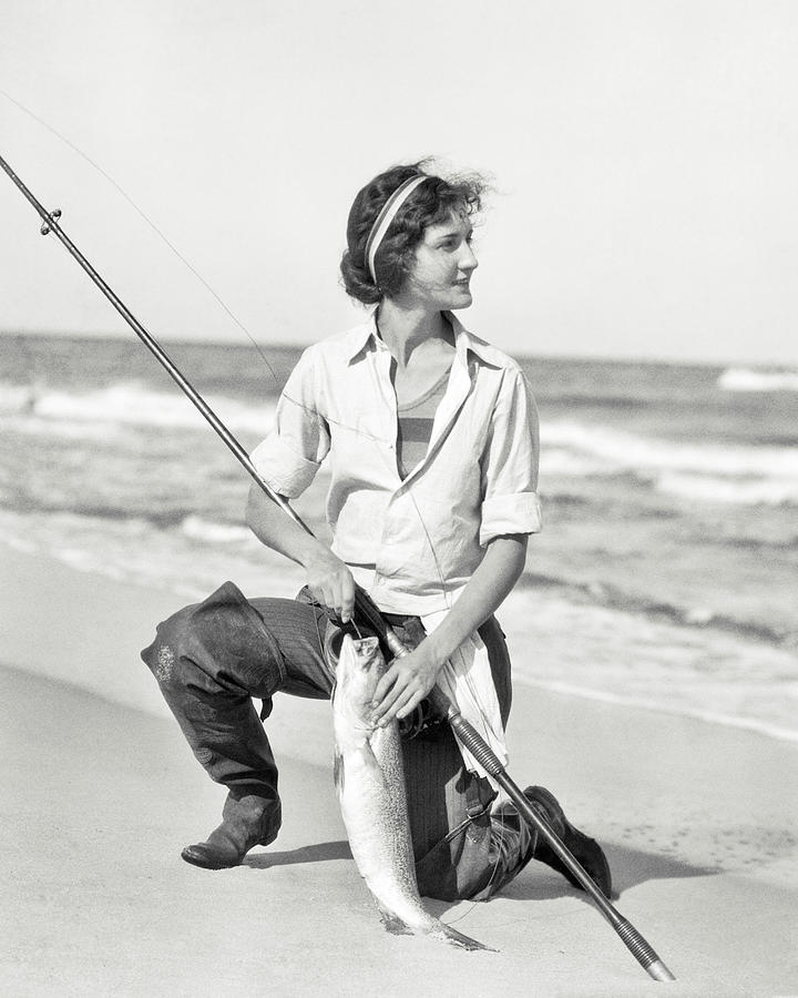 1920s Woman Kneeling On Ocean Beach Painting By Vintage Images Fine   1920s Woman Kneeling On Ocean Beach Vintage Images 