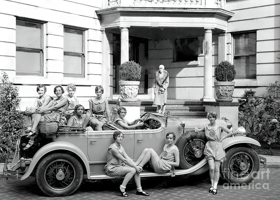 1929 Lasalle Touring Car With Women Fashion Models At Mansion Photograph by Retrographs