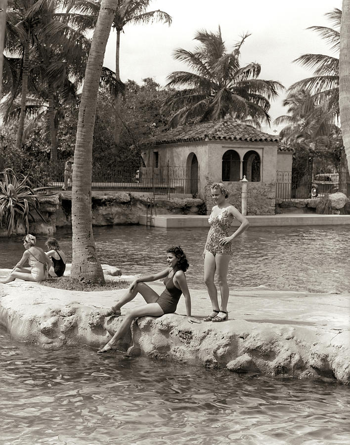 1930s 1940s 2 Women Bathing Suits Painting by Vintage Images 1930s 1940s 2 Women Bathing Suits Painting by Vintage Images