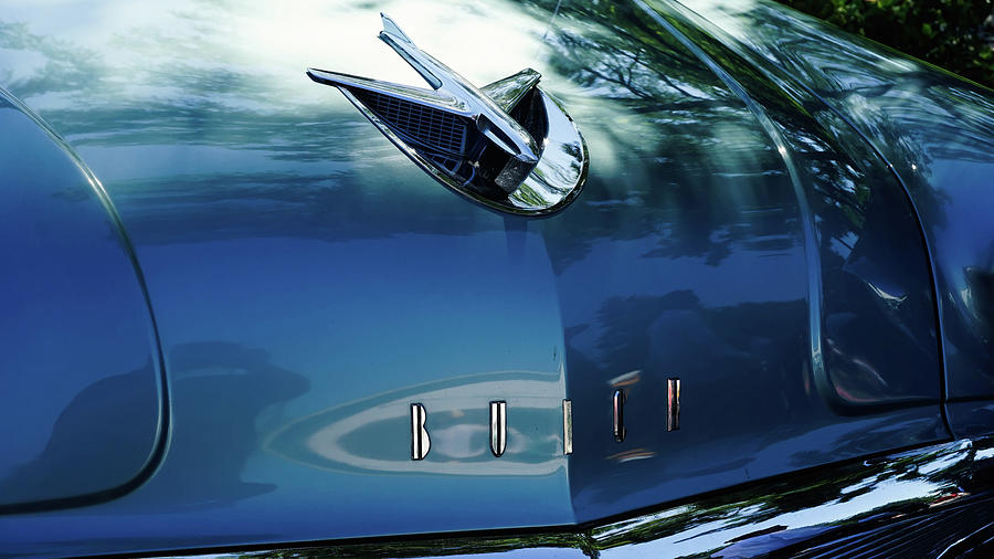 1950s Buick Emblem Photograph by Cathy Anderson