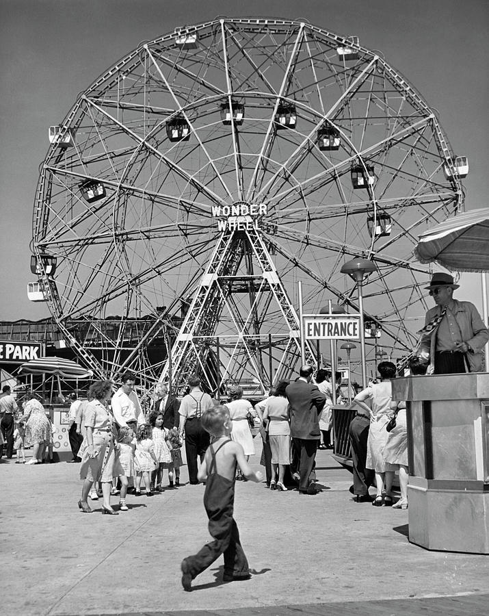 Up Movie Photograph - 1950s People Lining Up To Ride Wonder by Vintage Images