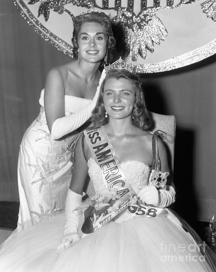 1957 Miss America Crowns 1958 Winner Photograph by Bettmann