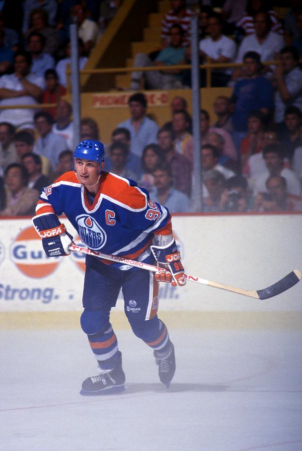 Wayne Gretzky Photograph - 1988 Stanley Cup Finals - Game 4 by Bruce Bennett