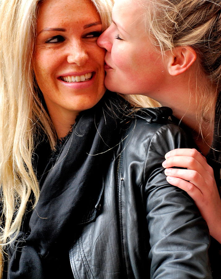 Amsterdam Photograph - Amsterdam lesbian couple by Oscar Williams.