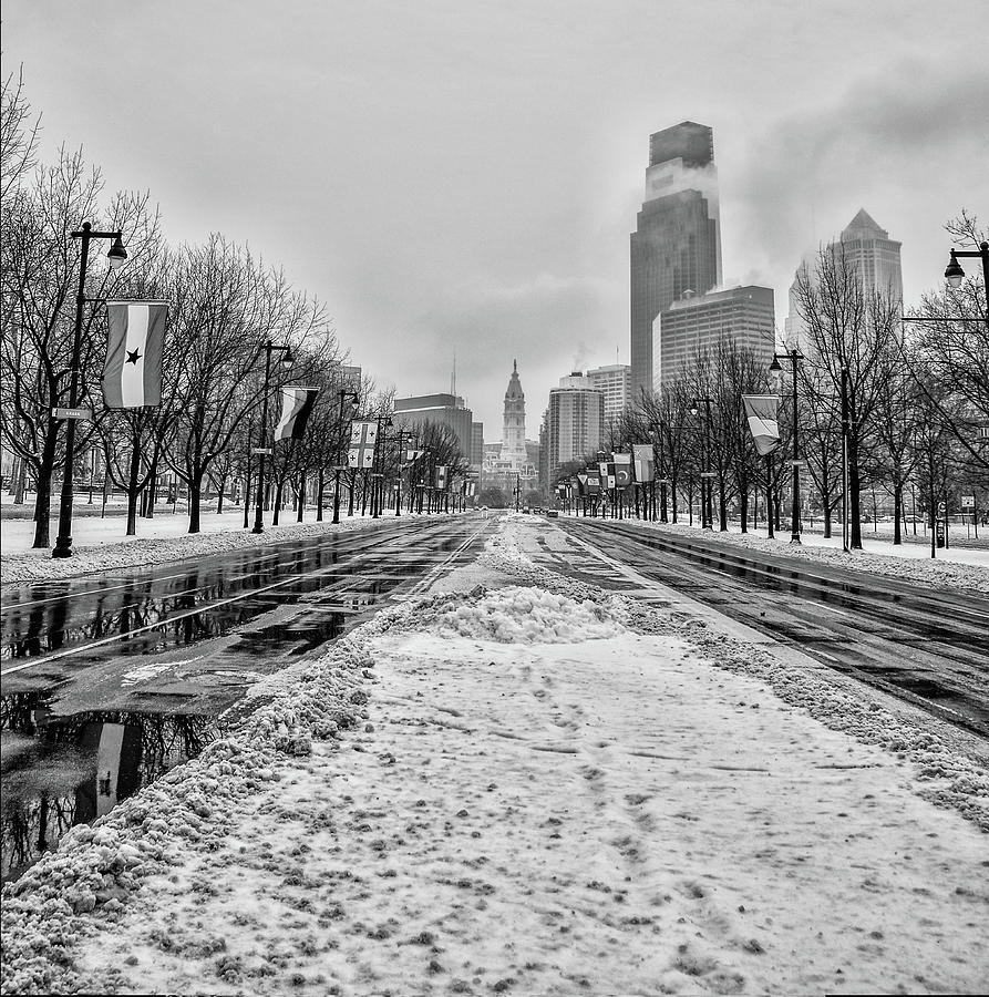 Black and White Philadelphia - Benjamin Franklin Parkway #2 Photograph by Bill Cannon
