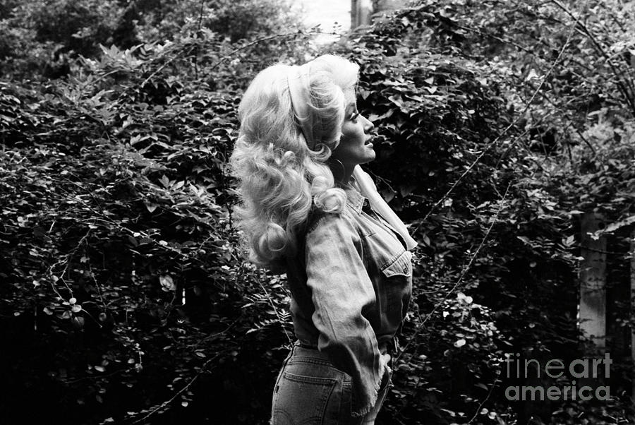 Dolly Parton Photograph - Dolly Parton In Nyc #2 by The Estate Of David Gahr