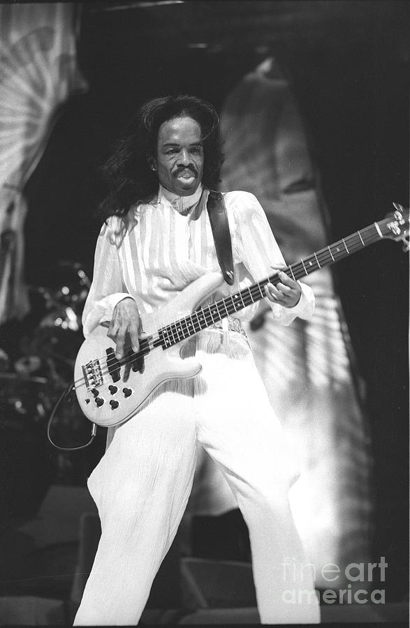 Musician Photograph - Verdine White - Earth, Wind and Fire #1 by Concert Photos