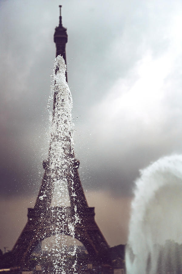Eiffel Tower fand fountain in Paris, France by Eduardo Huelin Eiffel Tower fand fountain in Paris, France by Eduardo Huelin