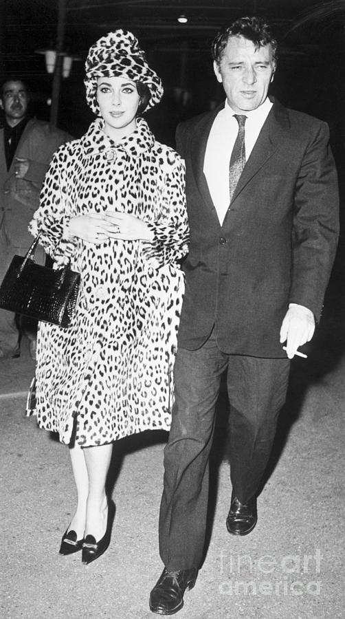 Elizabeth Taylor And Richard Burton #2 Photograph by Bettmann