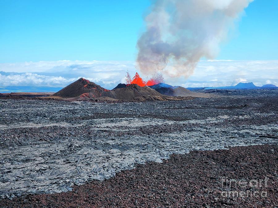 Erupting Fissure On Mauna Loa #2 Photograph by Us Geological Survey/science Photo Library
