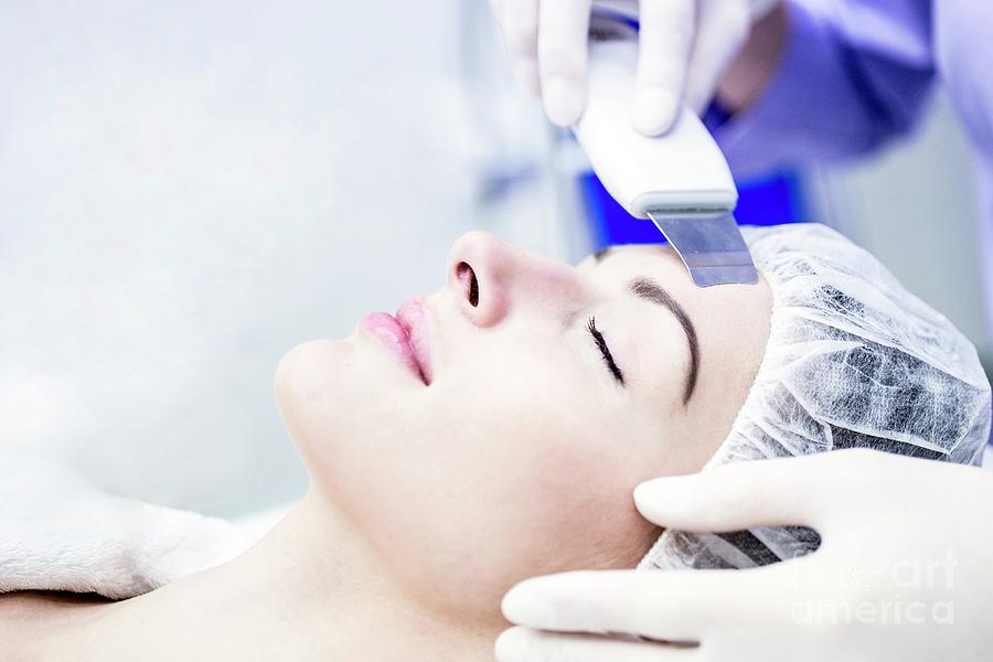 Facial Microdermabrasion Treatment Photograph by Science Photo Library