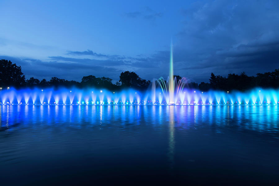 Fountain Show #2 Photograph by Republica