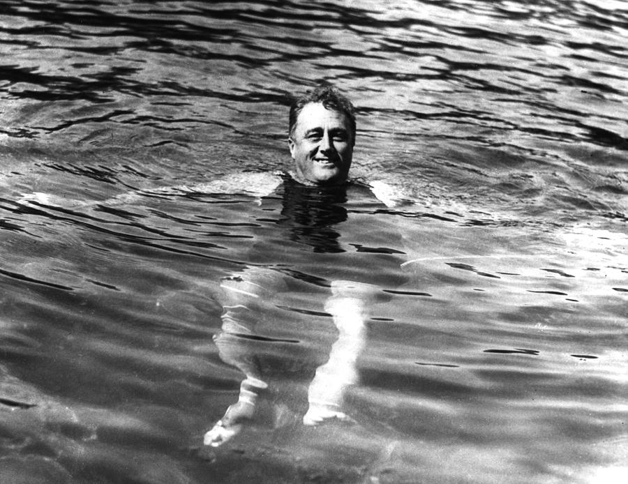 Franklin D. Roosevelt, Pool Therapy #2 Photograph by Science Source