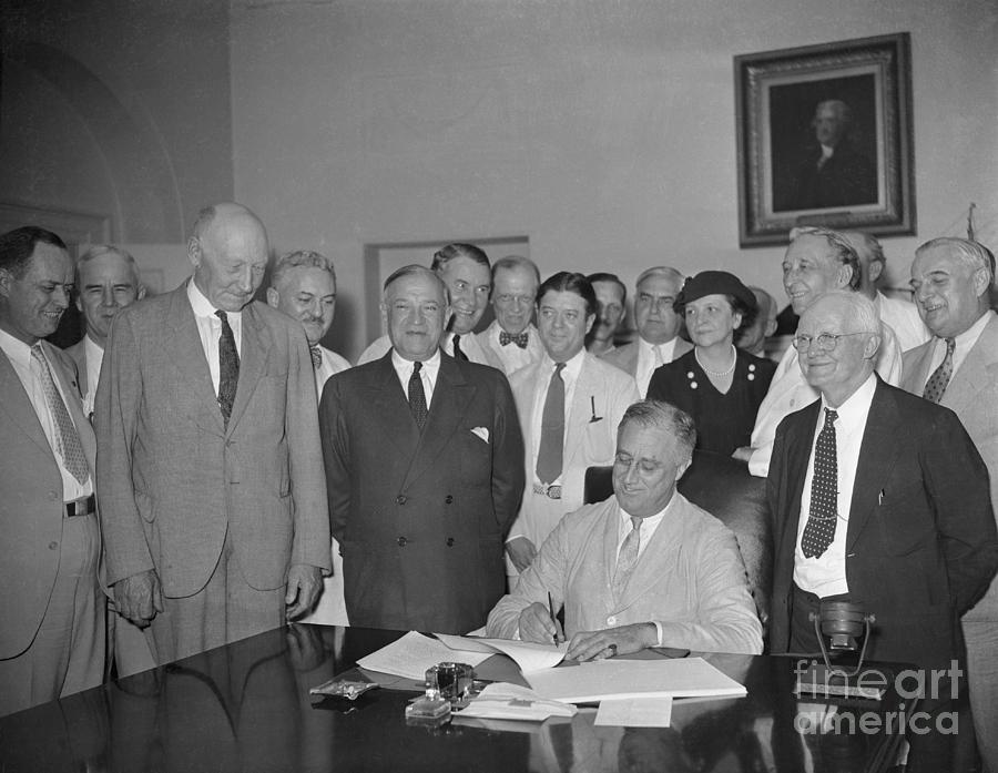 Franklin Roosevelt Signing Bill #2 Photograph by Bettmann