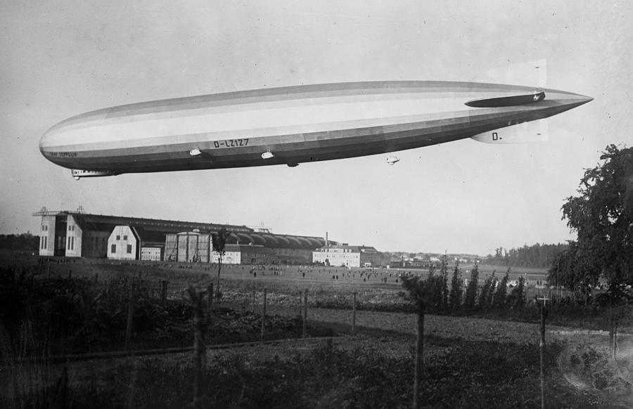 Graf Zeppelin #2 Photograph by Fox Photos