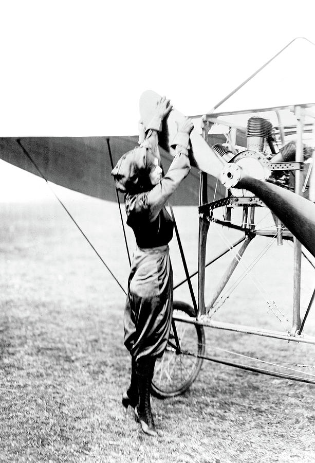 Harriet Quimby, American Aviatrix #2 Photograph by Science Source