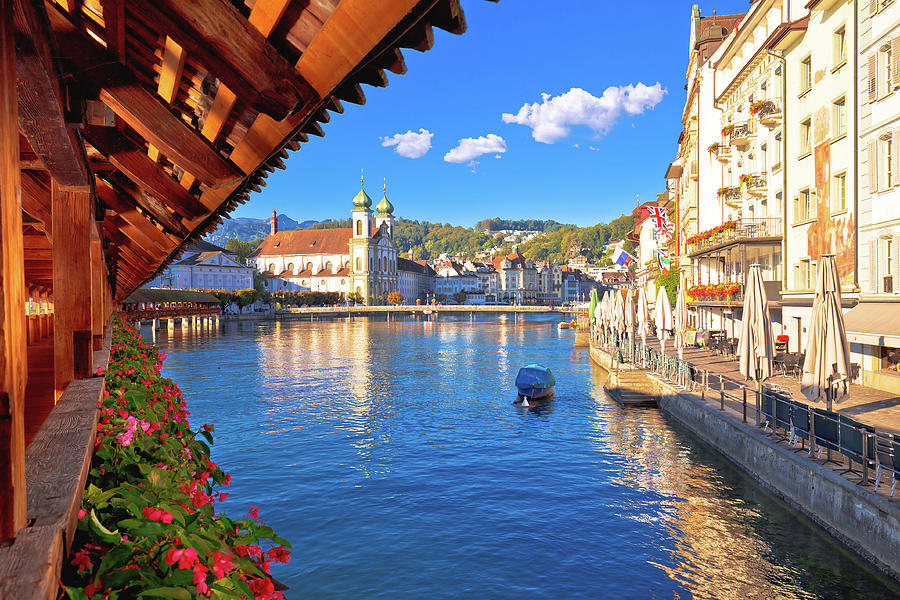 Kapellbrucke historic wooden bridge in Luzern and waterfront lan ...