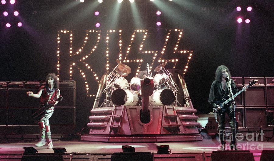 Kiss #1 Photograph by Bill OLeary