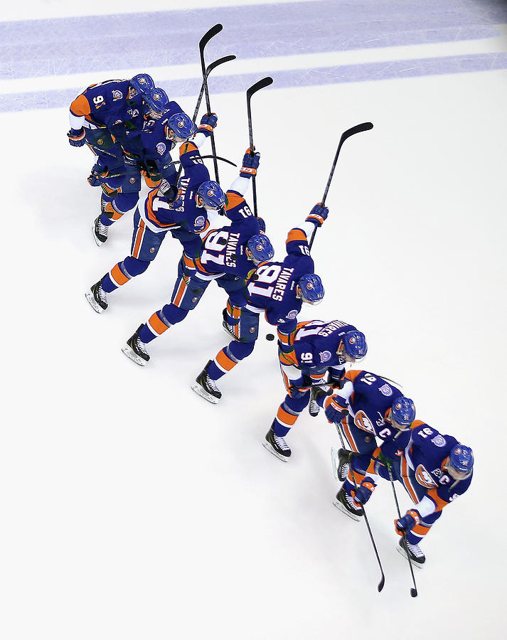 Los Angeles Kings V New York Islanders #2 Photograph by Bruce Bennett