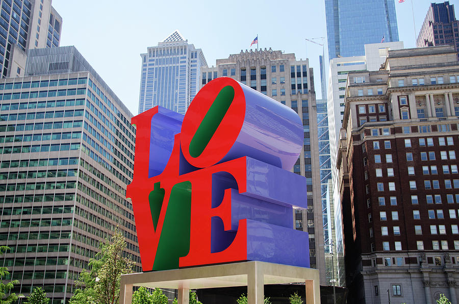 Love in the City - Philadelphia #2 Photograph by Bill Cannon