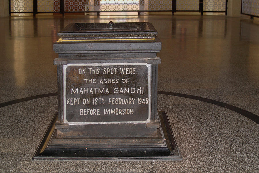 mahatma gandhi grave