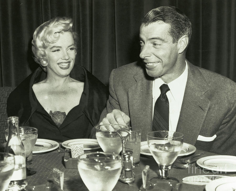 Marilyn Monroe And Joe Dimaggio By Bettmann 5543