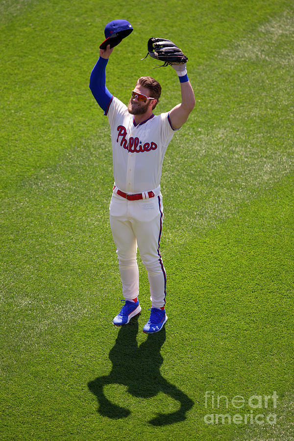 Minnesota Twins V Philadelphia Phillies Photograph by Mitchell Leff Minnesota Twins V Philadelphia Phillies Photograph by Mitchell Leff