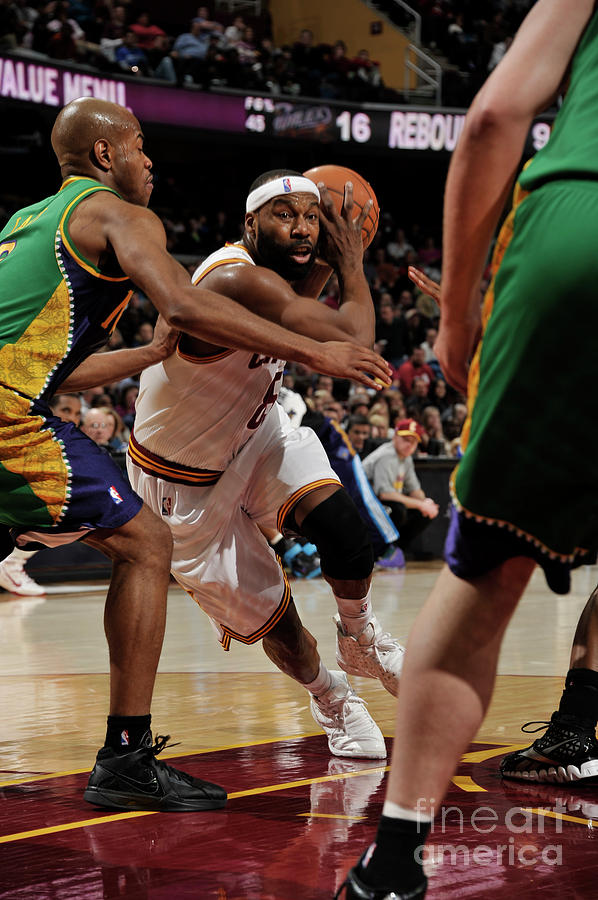 New Orleans Hornets V Cleveland 2 Photograph by David Liam Kyle New Orleans Hornets V Cleveland 2 Photograph by David Liam Kyle