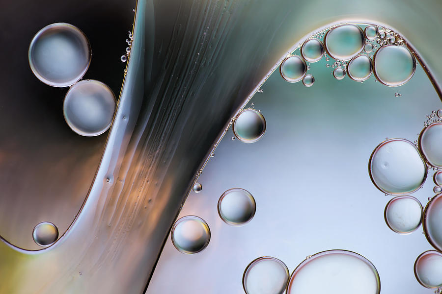 Abstract Photograph - Oil And Water #2 by Mandy Disher