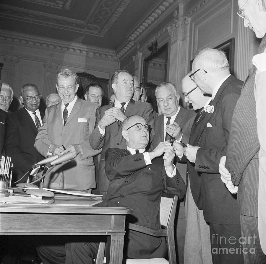 President Johnson Signing Civil Rights #2 Photograph by Bettmann