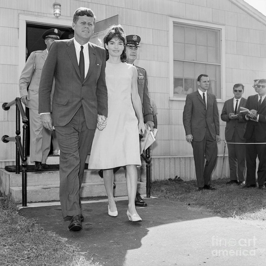 President Kennedy And Jackie Kennedy #2 Photograph by Bettmann