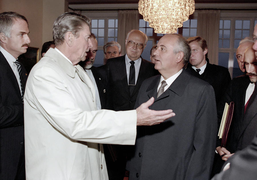 Reagan And Gorbachev Photograph by Granger