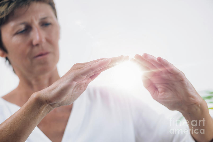 Reiki Photograph - Reiki Distance Healing #2 by Microgen Images/science Photo Library