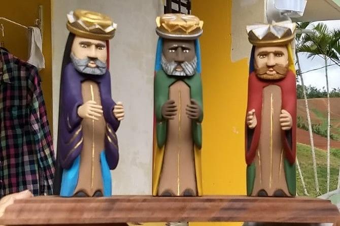 3 Reyes Magos Abanderados Sculpture By Norberto Colon Fine Art America 