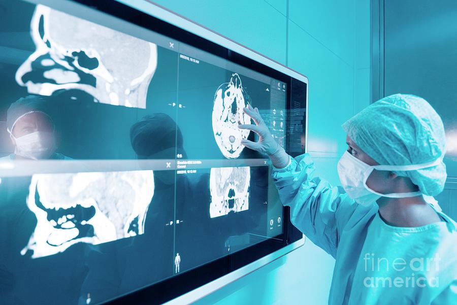Surgeon Looking At Mri Scans #2 Photograph by Science Photo Library