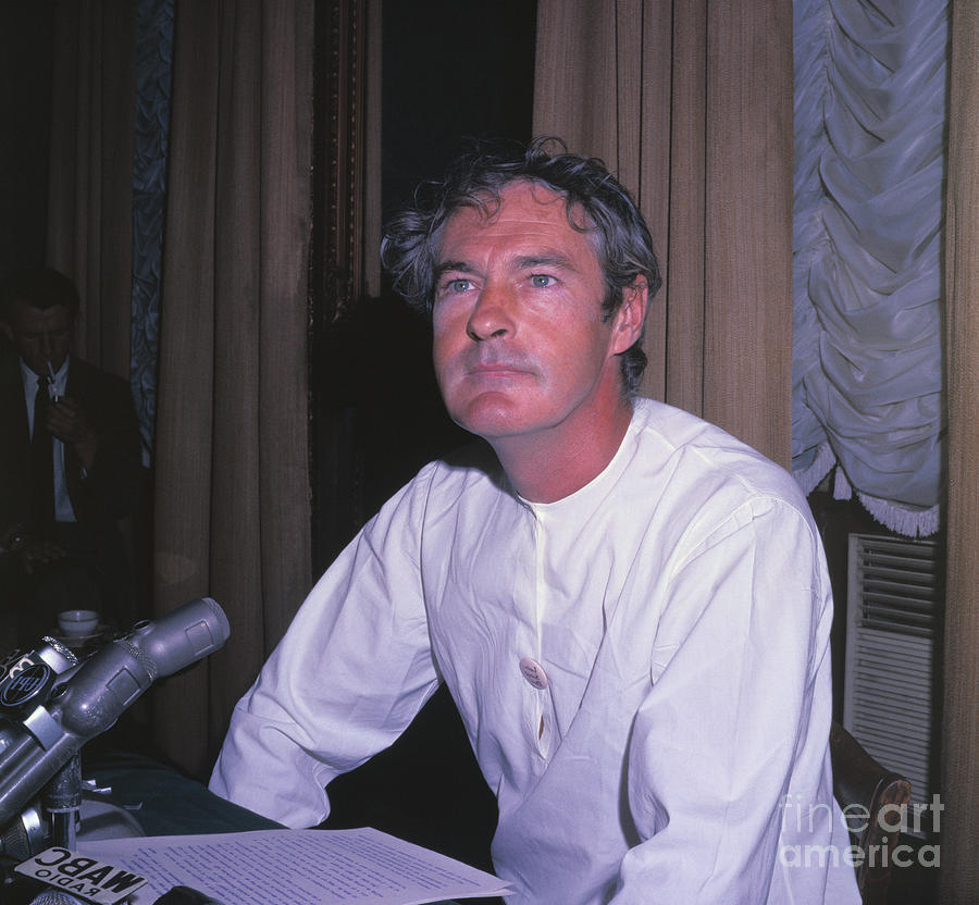 Timothy Leary At Press Conference #2 Photograph by Bettmann