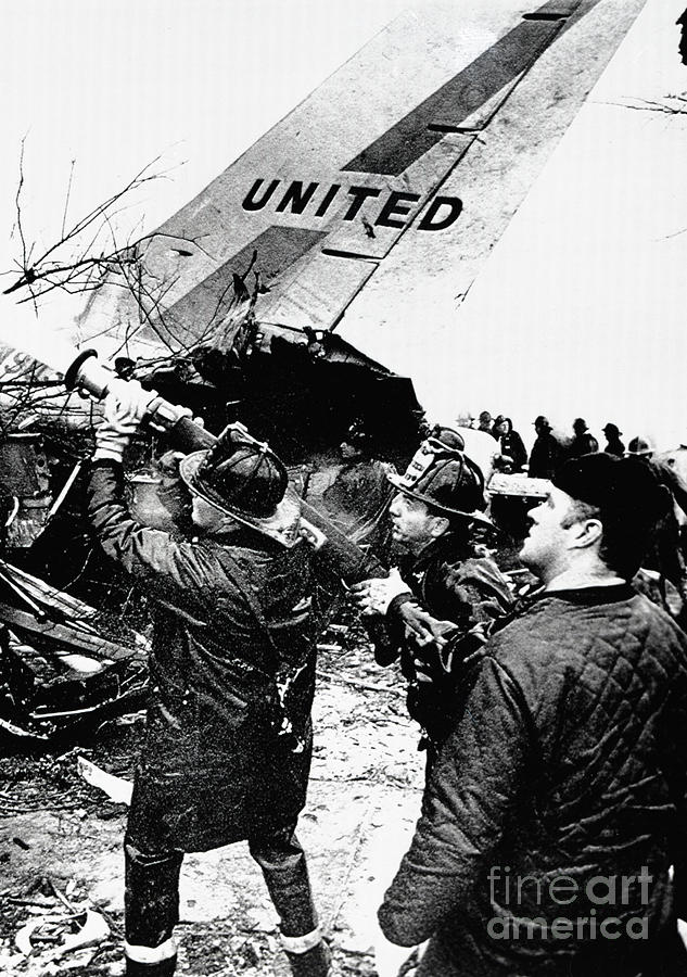 United Airlines Flight 553 Crash #2 Photograph by Bettmann