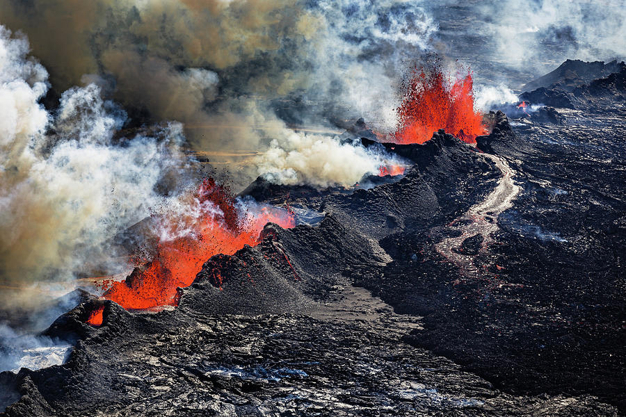 Volcano Eruption At The Holuhraun Photograph by Ragnar Th. Sigurdsson ...