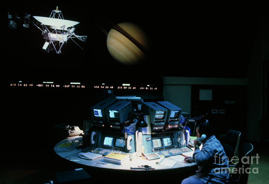 Voyager 1 Mission Control During Saturn Encounter #2 Photograph by Peter Ryan/science Photo Library