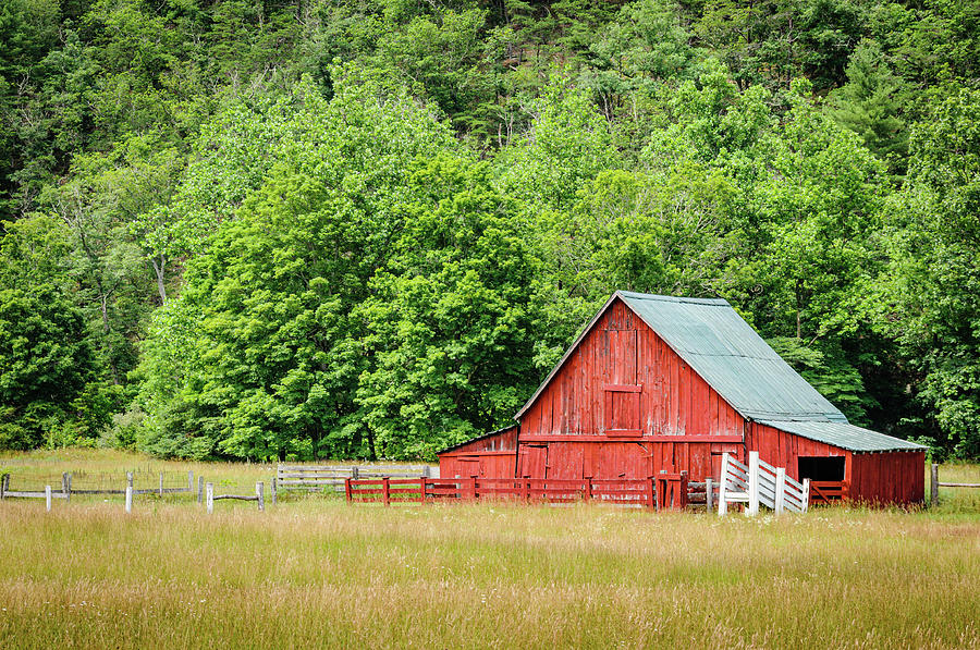 Weathered Red Broken Gable Roof Barn, Shenandoah Valley, Virginia ...