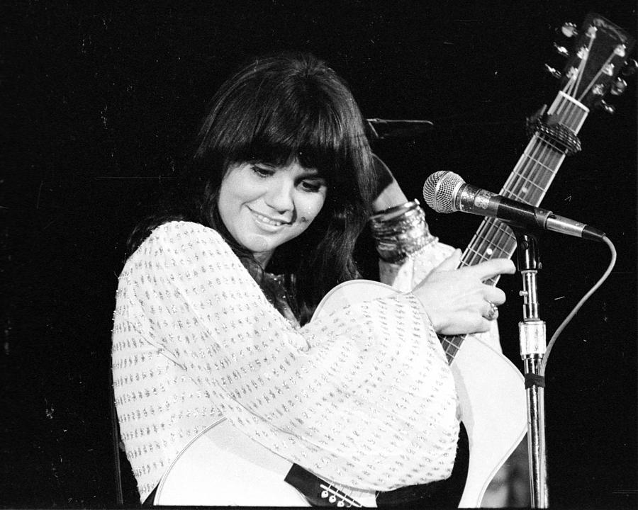 Photo Of Linda Ronstadt #20 Photograph by Michael Ochs Archives