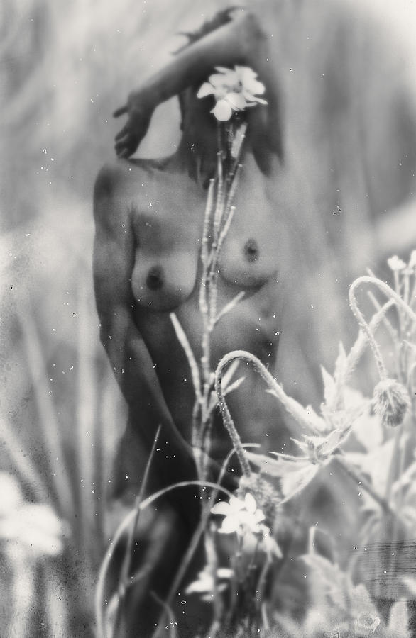 Fine Art Nude Photograph - Untitled #23 by Bogdan Bou?c?