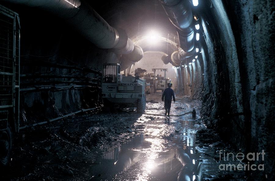 Metro Train Tunnel Construction Photograph by Patrick Landmann/science ...